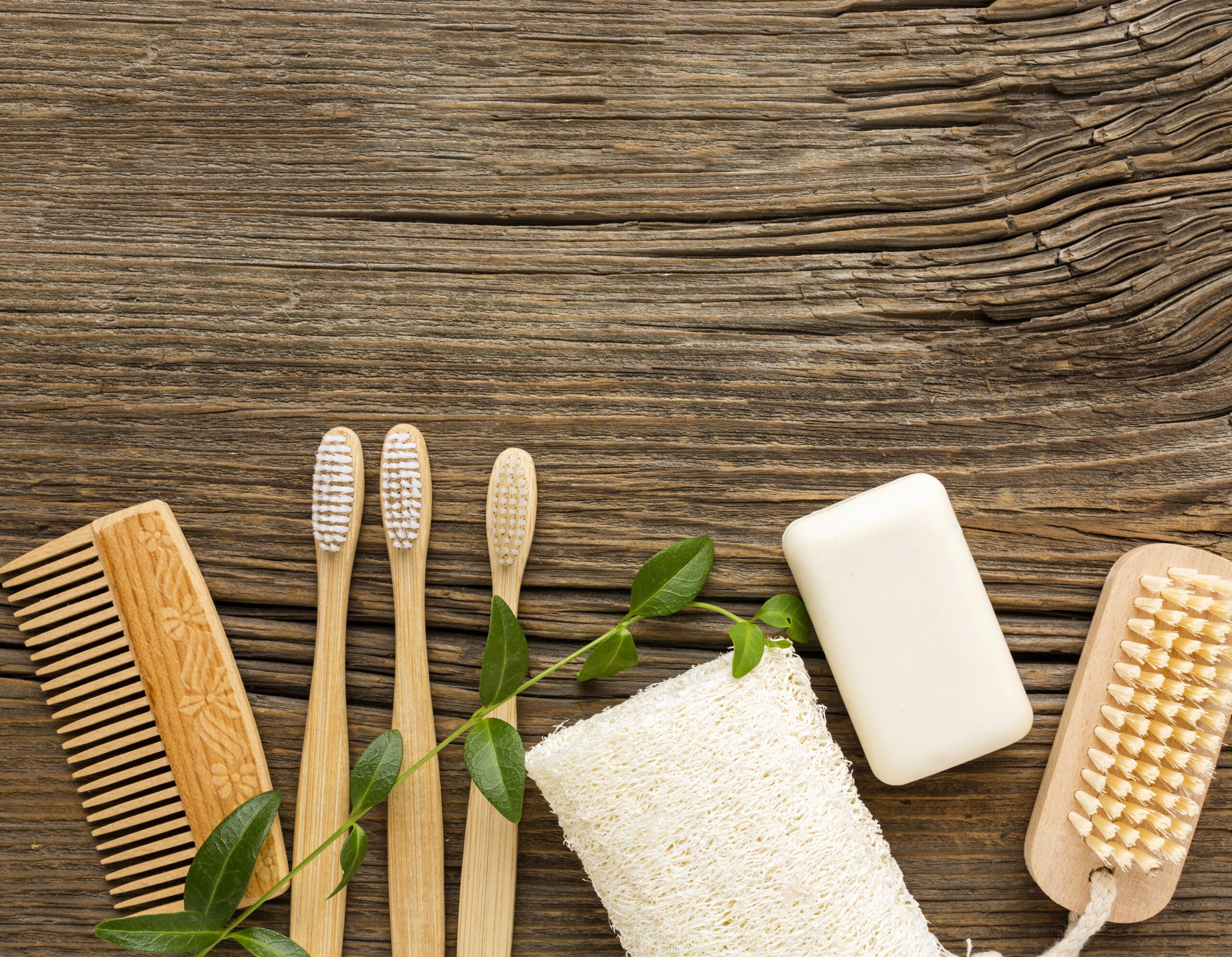 Cepillo de bambú ecológico reutilizable para limpieza sustentable del hogar