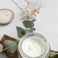 Crema hidratante orgánica para el cuidado natural de la piel